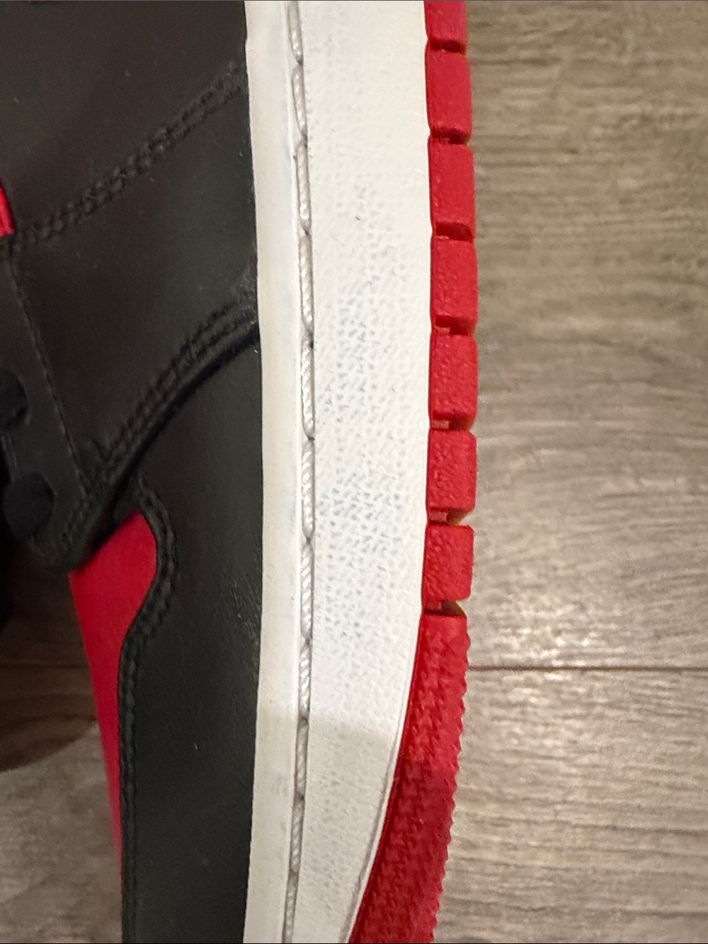 Nike Air Jordan 1 Mid Banned Black Red White 554724-074 Men’s Size 12 - Picture 8 of 8